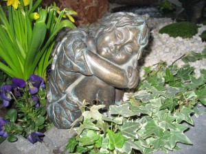 Blumenmädchen aus Bronze